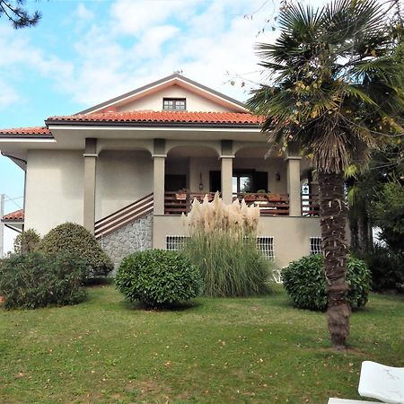 Amo' Le Langhe Bed & Breakfast Narzole Bagian luar foto