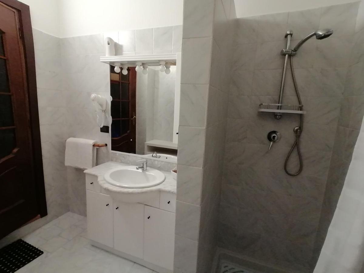 Amo' Le Langhe Bed & Breakfast Narzole Bagian luar foto