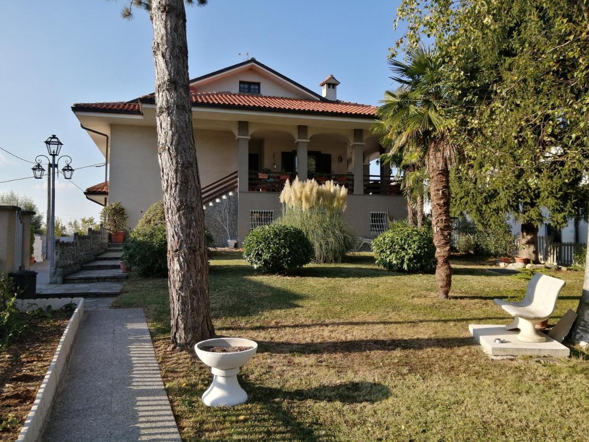 Amo' Le Langhe Bed & Breakfast Narzole Bagian luar foto