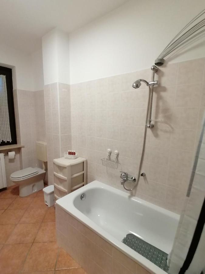 Amo' Le Langhe Bed & Breakfast Narzole Bagian luar foto