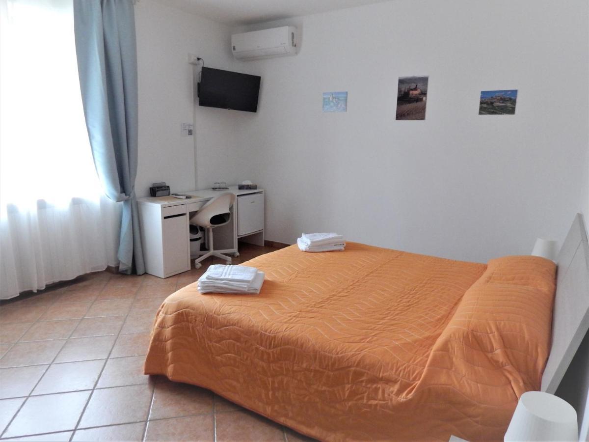 Amo' Le Langhe Bed & Breakfast Narzole Bagian luar foto